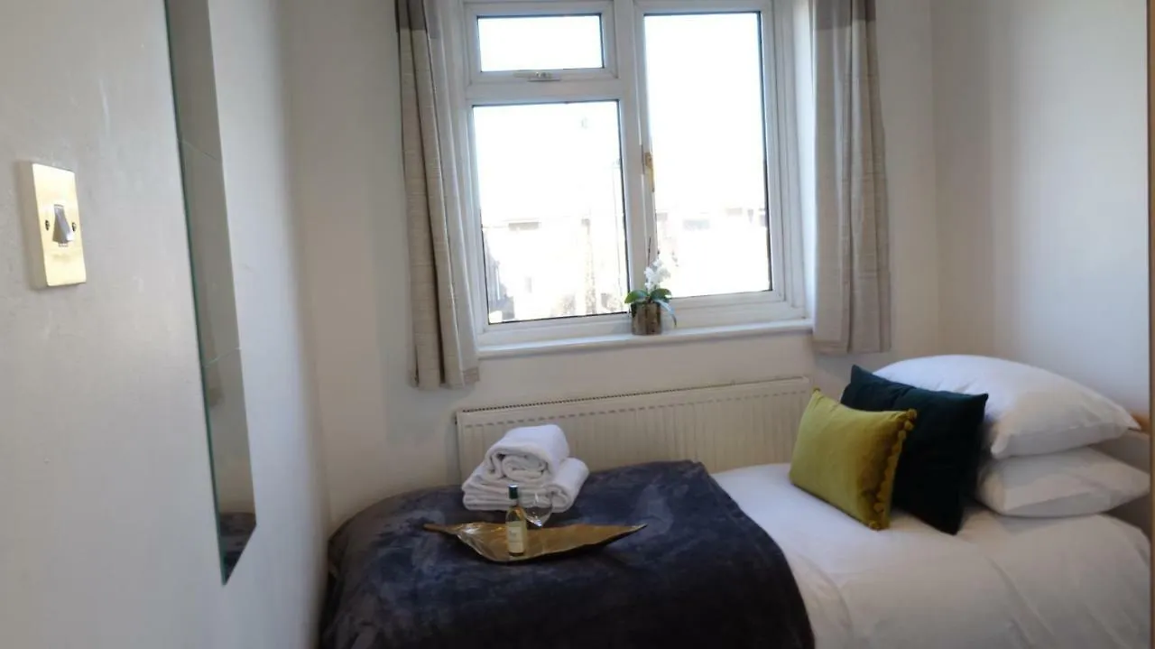 Airport Garden Rooms Feltham United Kingdom